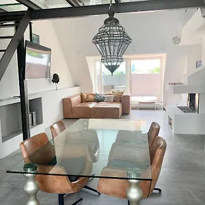 Schoene Dachgeschoss-maisonette Apartment München